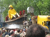 La Petite Géante en bateau, place Viarme